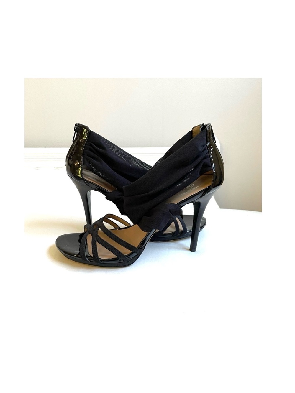 DONALD J PLINER BLACK PATENT LEATHER OPEN TOE SANDAL ZIPPERS SHEER ANKLE STRAPS